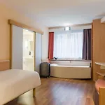 Ibis Centrum Hotel 3*